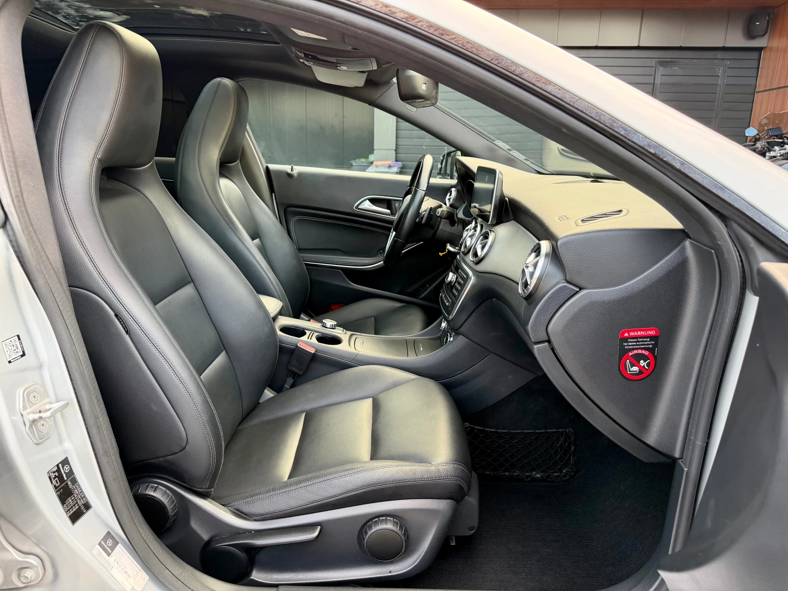 Mercedes-Benz CLA 200 #PANORAMA#PODGREV#MULTIMED#, снимка 13 - Автомобили и джипове - 55095618