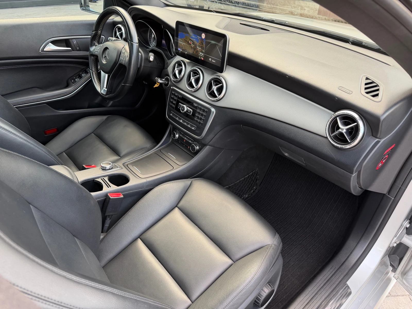 Mercedes-Benz CLA 200 #PANORAMA#PODGREV#MULTIMED#, снимка 12 - Автомобили и джипове - 55095618
