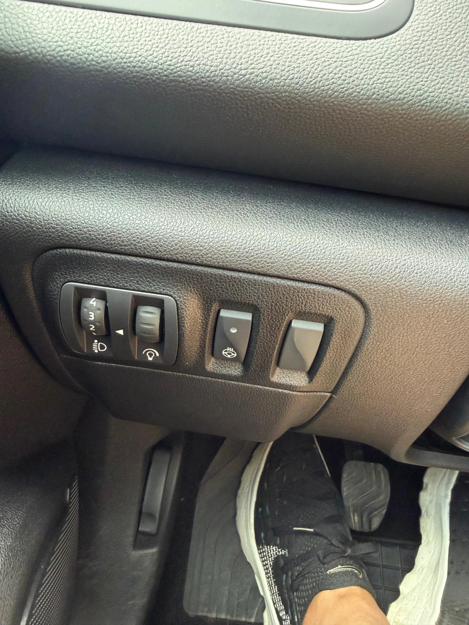 Renault Megane 1.5 dCi, снимка 13 - Автомобили и джипове - 55258291