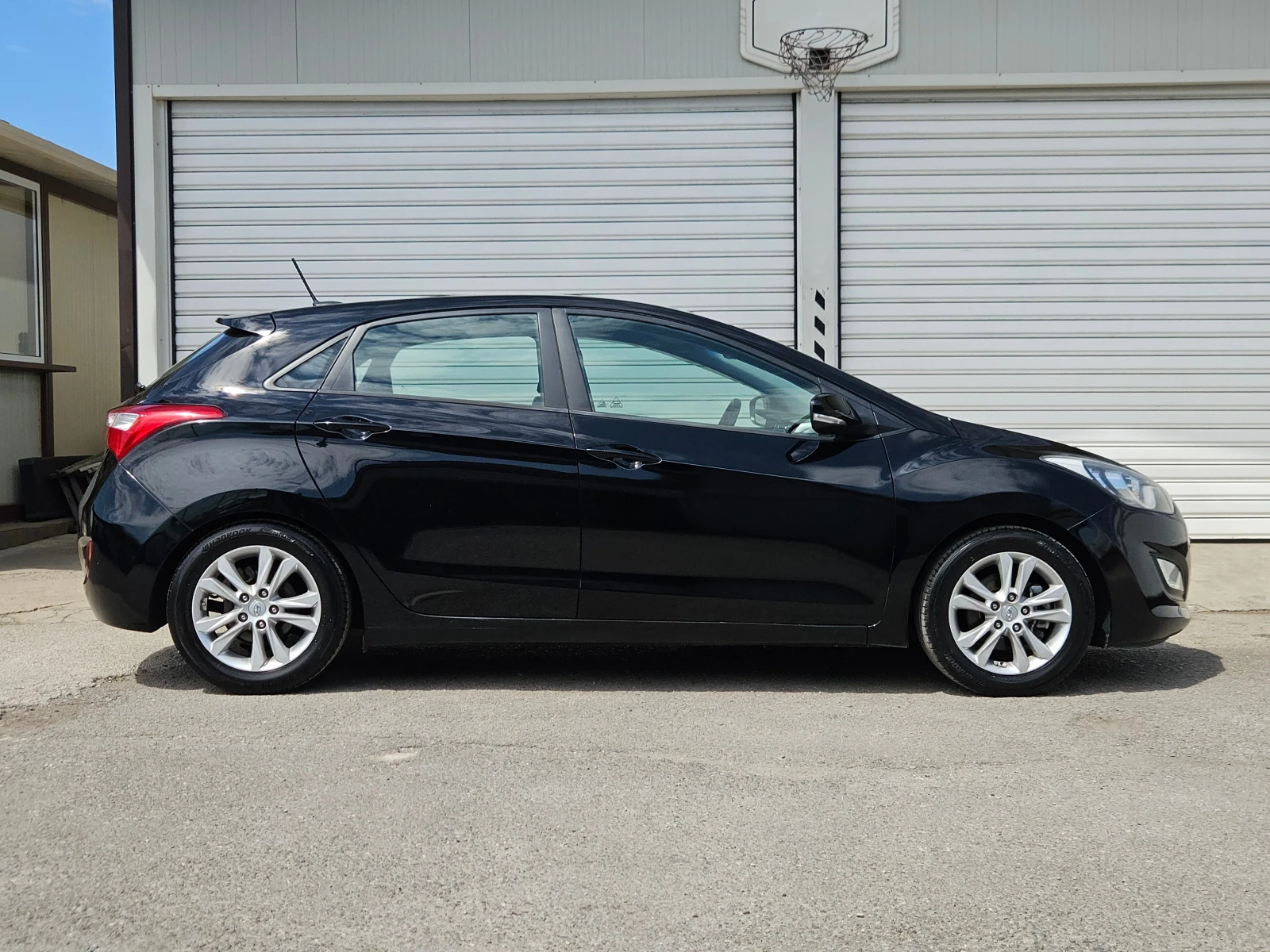Hyundai I30 1.4I/GPL/100k.c/6ск/LED/КАМЕРА/NAVI/БЛУТУТ/EURO 5B, снимка 2 - Автомобили и джипове - 55444576