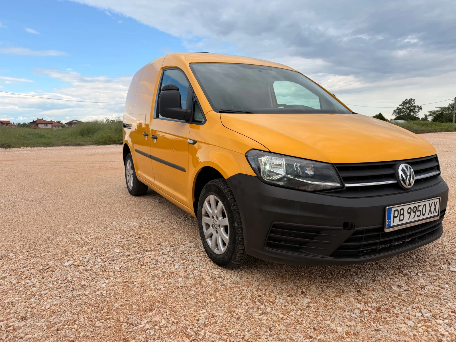VW Caddy 1.6 Перфектен, снимка 2 - Автомобили и джипове - 56049515