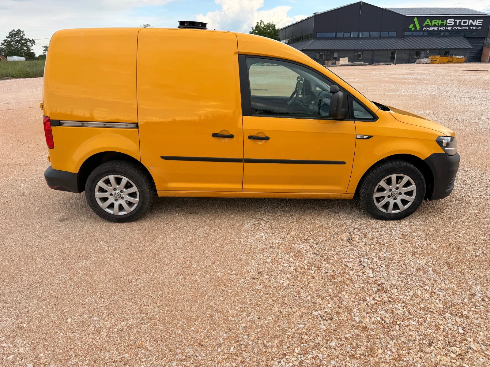 VW Caddy 1.6 Перфектен, снимка 4 - Автомобили и джипове - 56049515