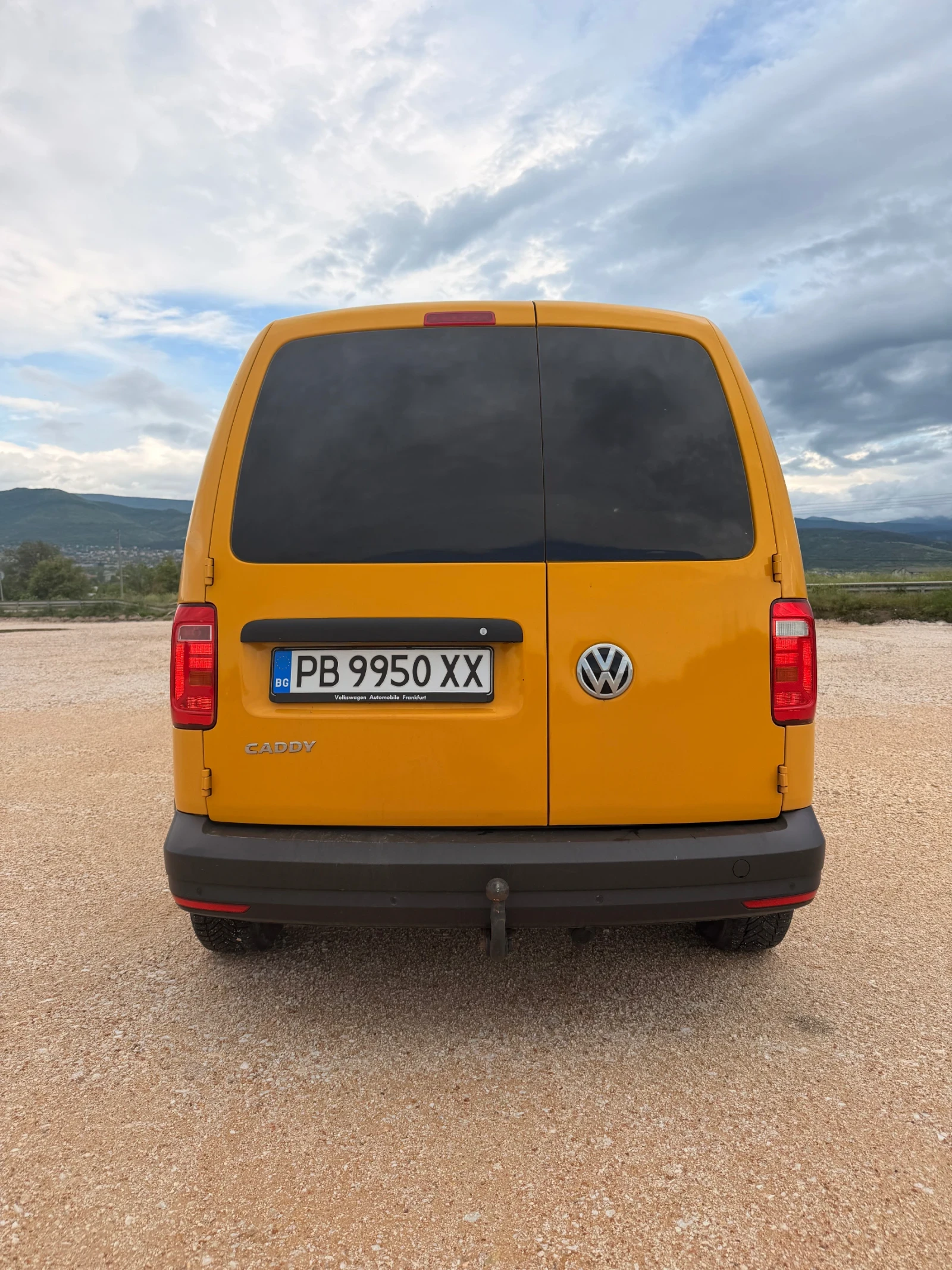 VW Caddy 1.6 Перфектен, снимка 7 - Автомобили и джипове - 56049515