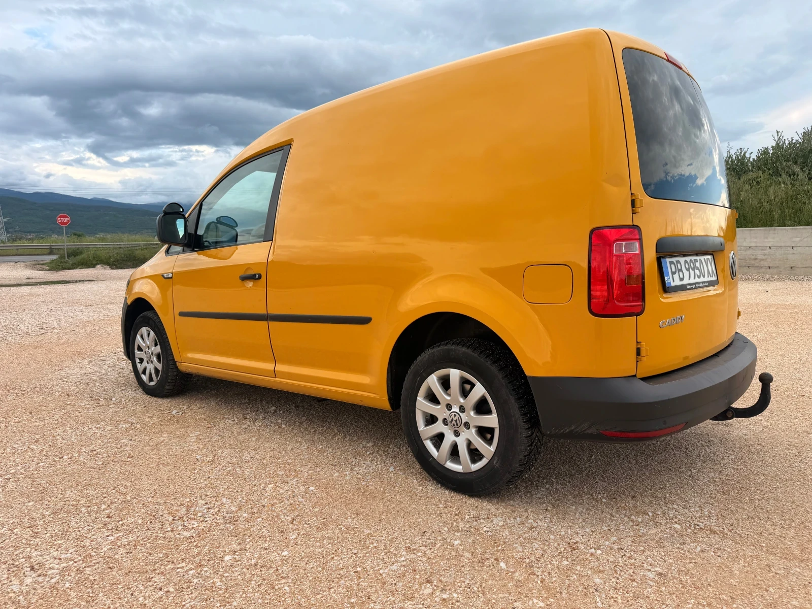 VW Caddy 1.6 Перфектен, снимка 6 - Автомобили и джипове - 56049515