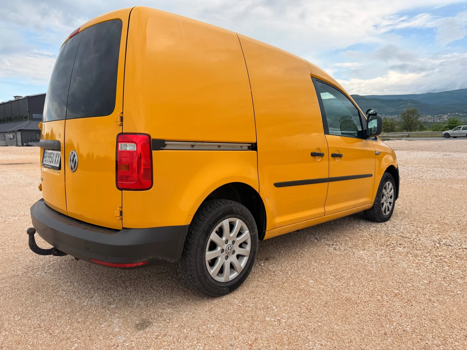 VW Caddy 1.6 Перфектен, снимка 5 - Автомобили и джипове - 56049515