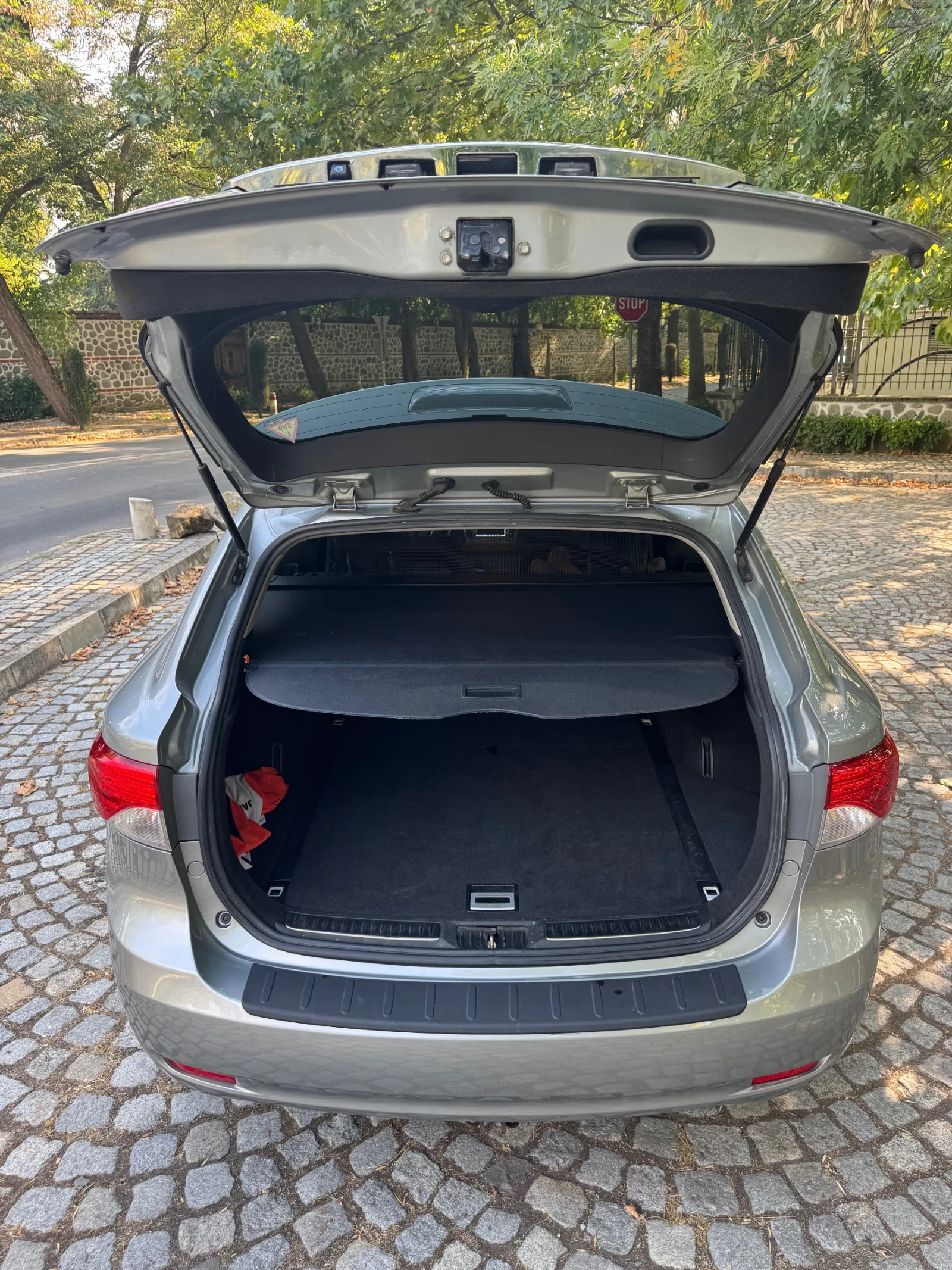 Toyota Avensis, снимка 13 - Автомобили и джипове - 56560140
