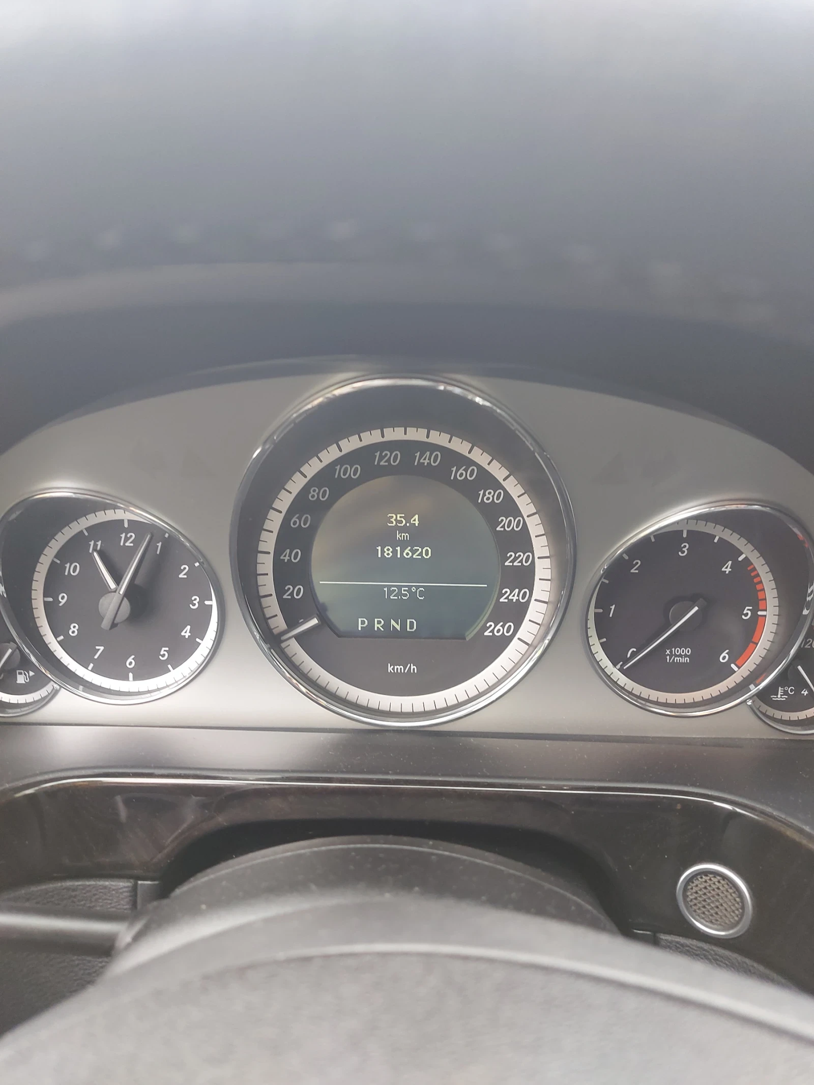 Mercedes-Benz E 220, снимка 6 - Автомобили и джипове - 56560434
