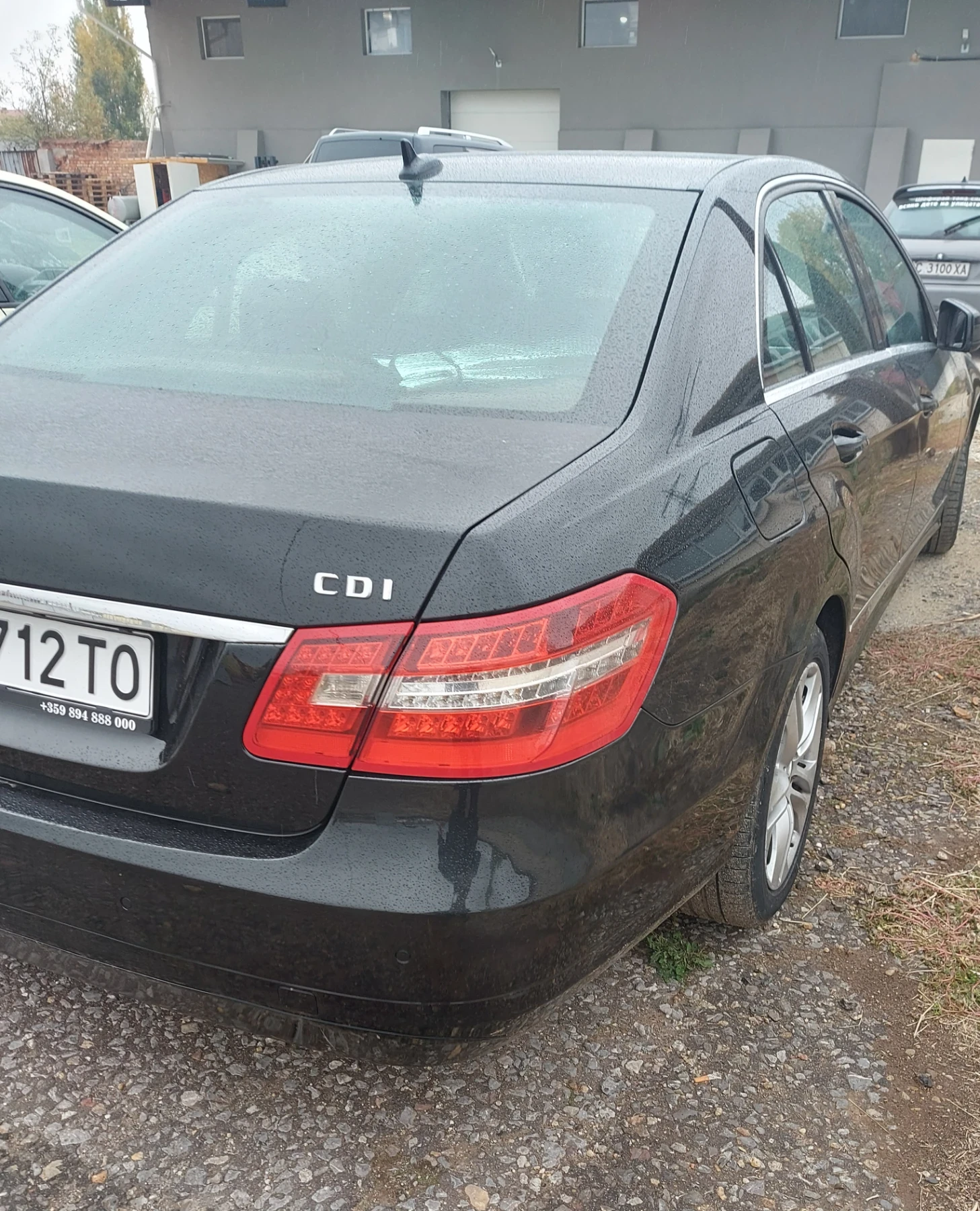 Mercedes-Benz E 220, снимка 3 - Автомобили и джипове - 56560434