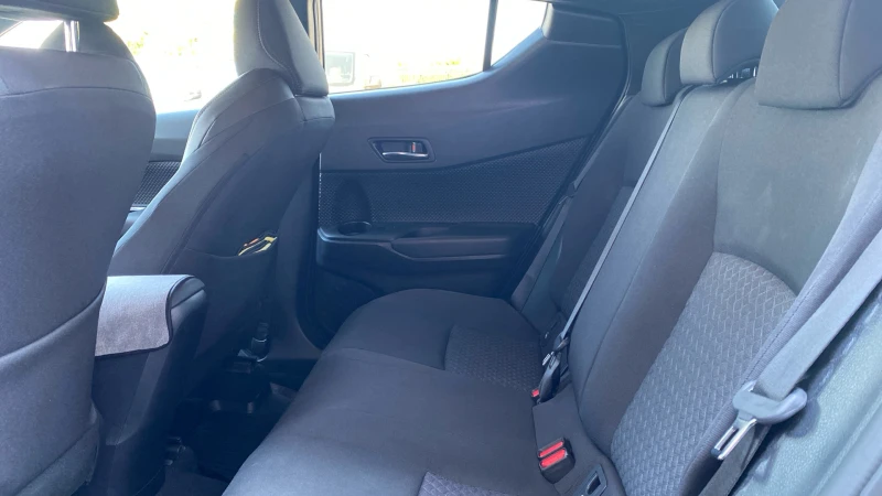 Toyota C-HR 1.8 HEV CLUB, снимка 11 - Автомобили и джипове - 52216134