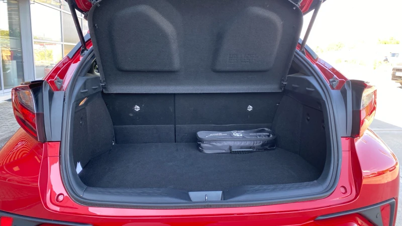 Toyota C-HR 1.8 HEV CLUB, снимка 13 - Автомобили и джипове - 52216134