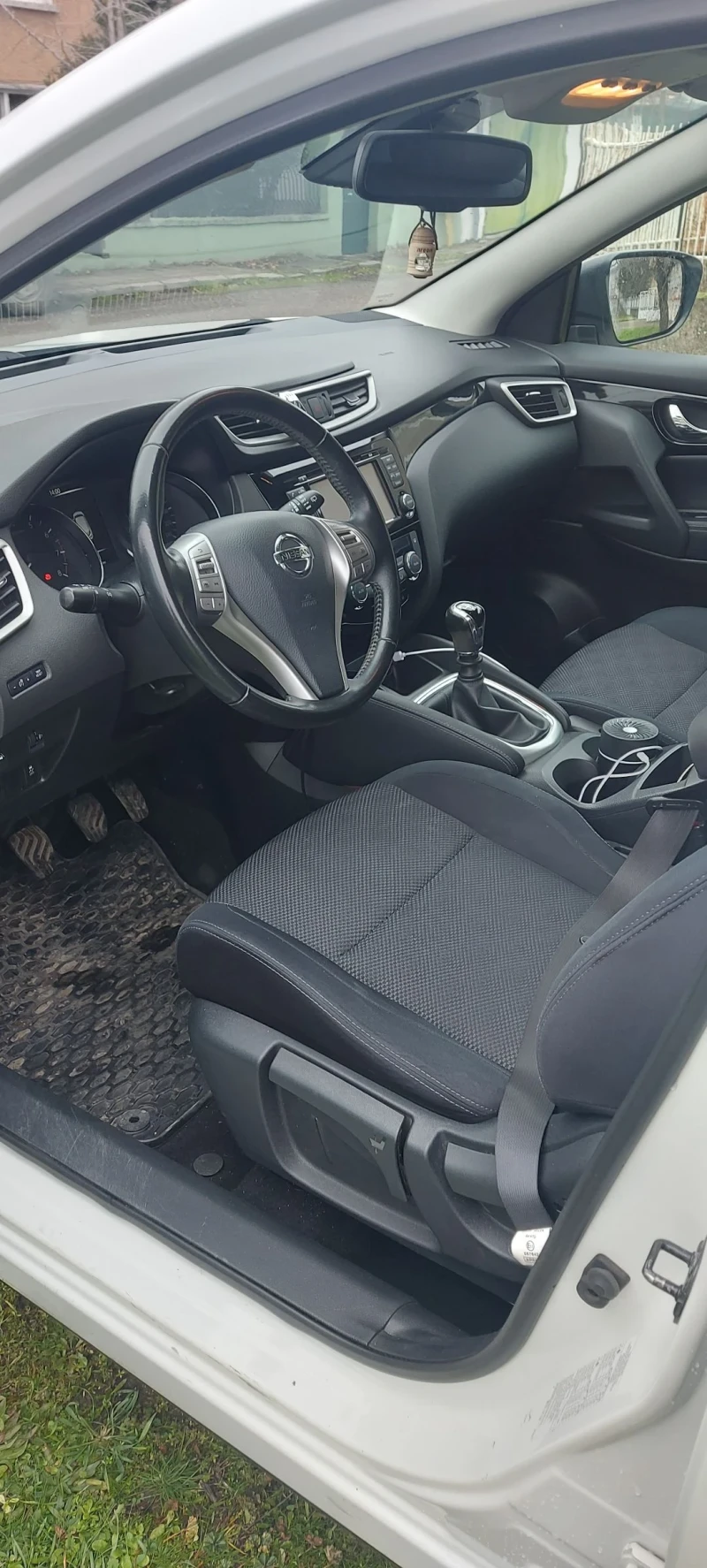 Nissan Qashqai, снимка 10 - Автомобили и джипове - 53234375