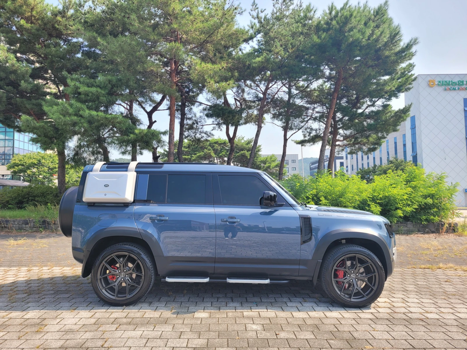 Land Rover Defender D240* 360* BLIND SPOT* ПОДГРЕВ ВОЛАН* ЛЮК* КРАЙНА , снимка 6 - Автомобили и джипове - 55383920