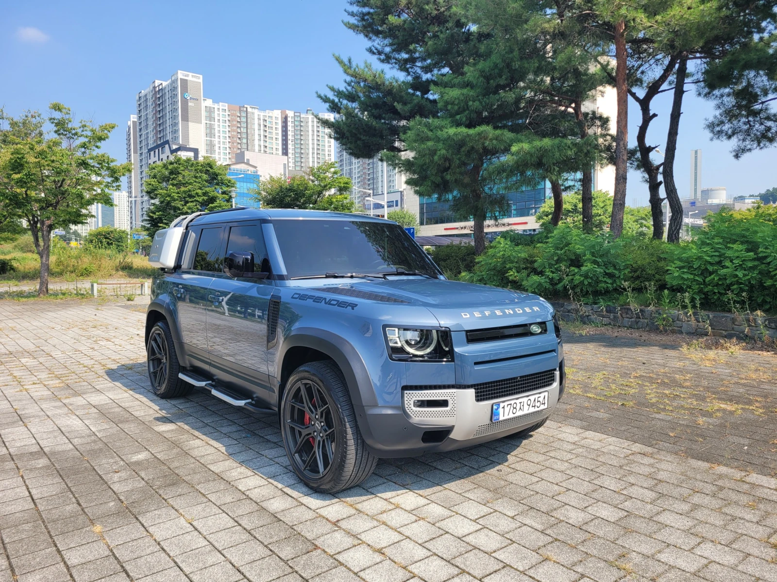 Land Rover Defender D240* 360* BLIND SPOT* ПОДГРЕВ ВОЛАН* ЛЮК* КРАЙНА , снимка 2 - Автомобили и джипове - 55383920