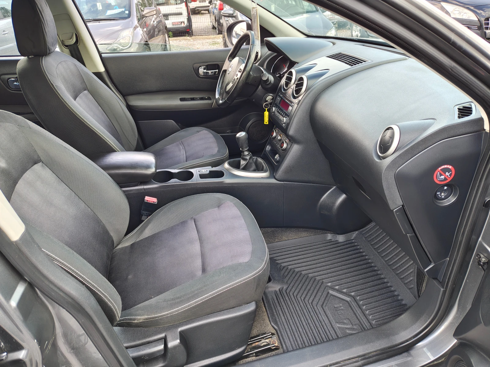 Nissan Qashqai 1.6 DCI, снимка 16 - Автомобили и джипове - 55909868