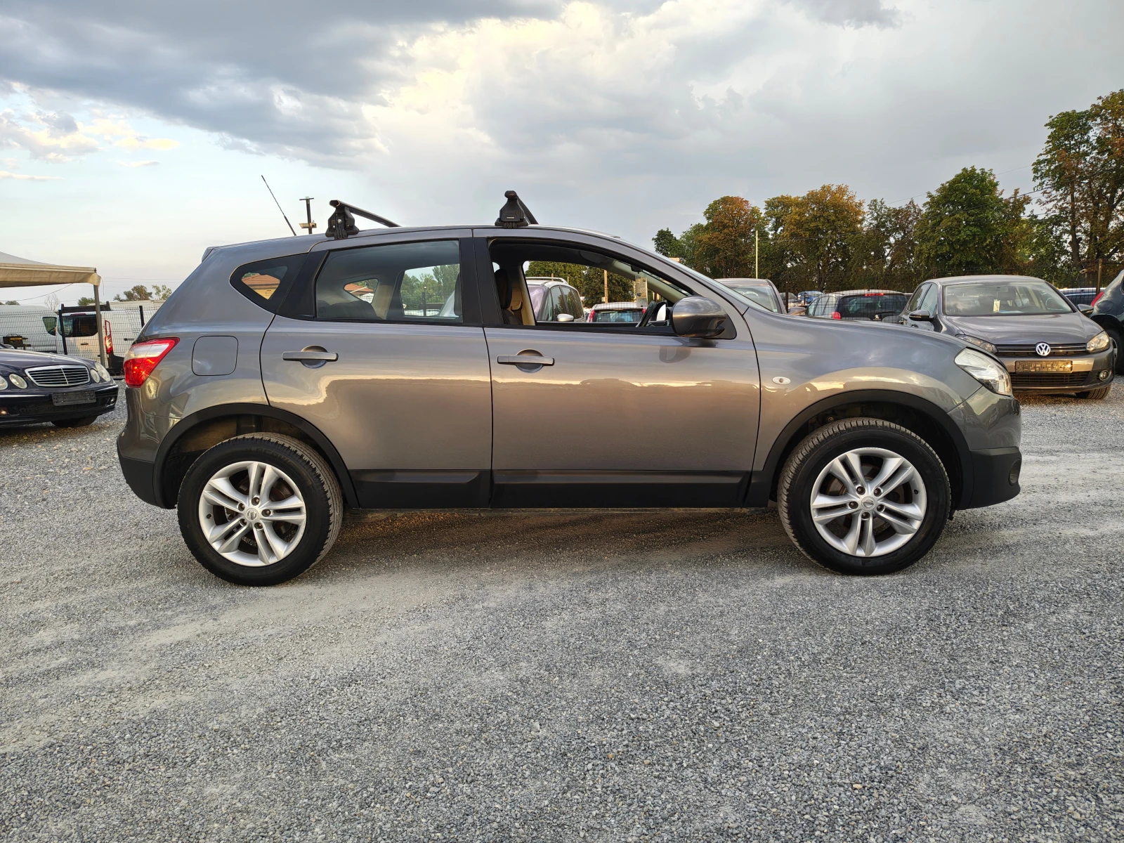 Nissan Qashqai 1.6 DCI, снимка 5 - Автомобили и джипове - 55909868