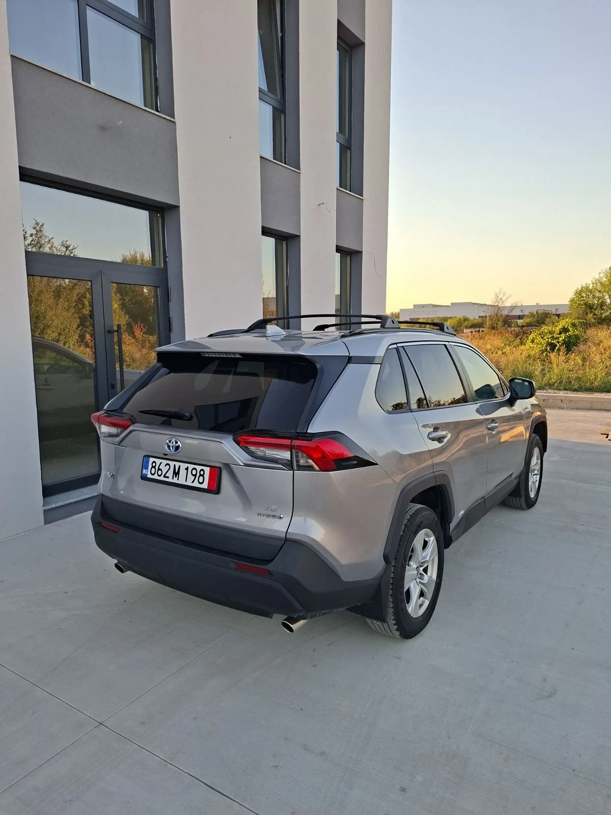 Toyota Rav4 2.5 Hybrid AWD, снимка 3 - Автомобили и джипове - 56020429