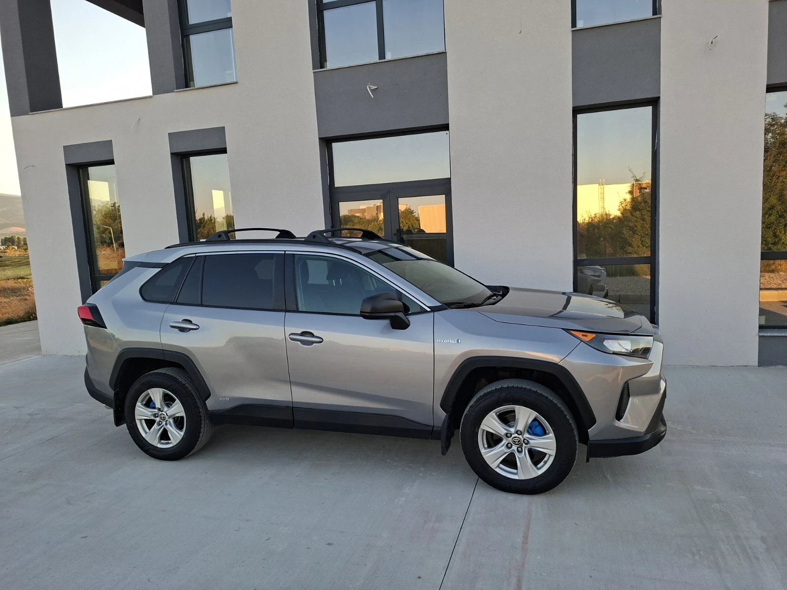 Toyota Rav4 2.5 Hybrid AWD, снимка 8 - Автомобили и джипове - 56020429