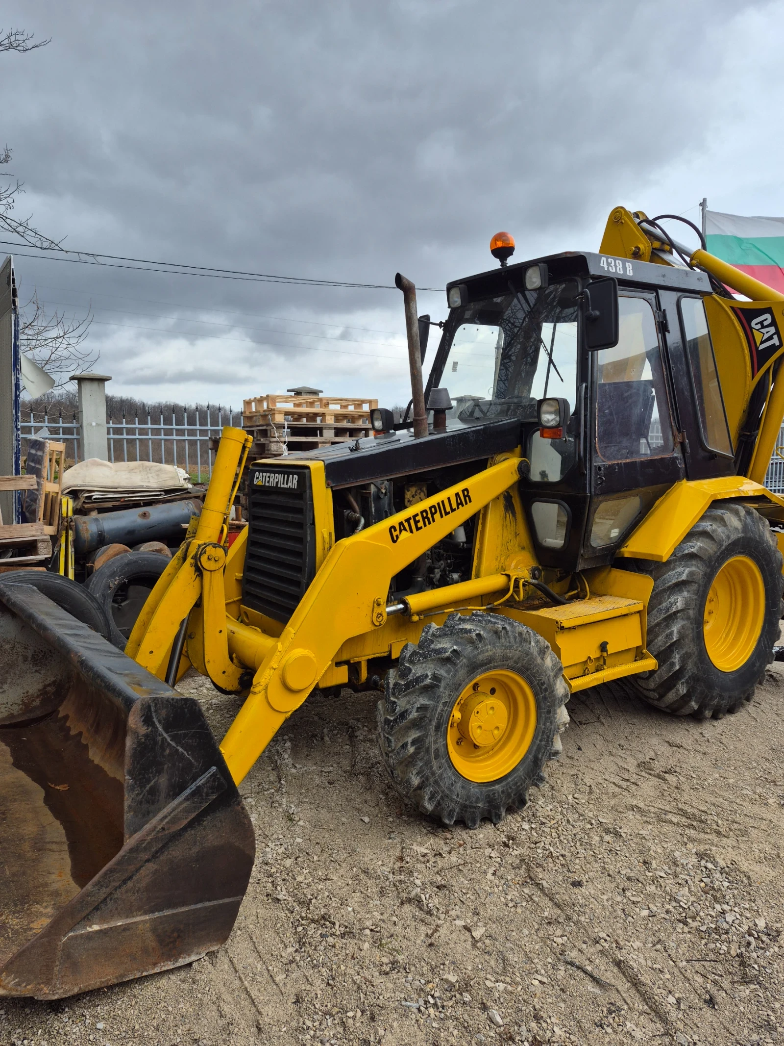 Багер Cat 438B 4x4