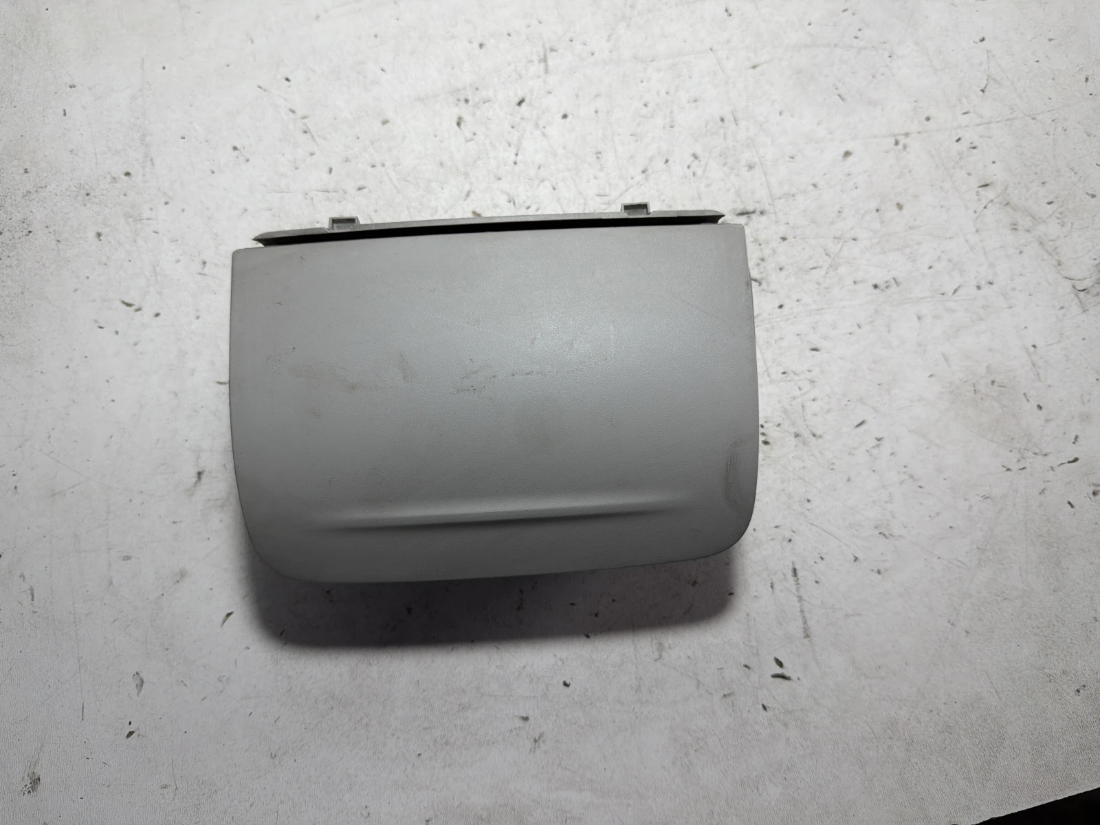 жабка плафон таван 5E0868837 Skoda Octavia
