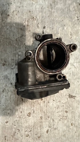 Дроселова Клапа за VW Passat 2009 - 03L128063E / A2C53338105, снимка 2 - Части - 52997644