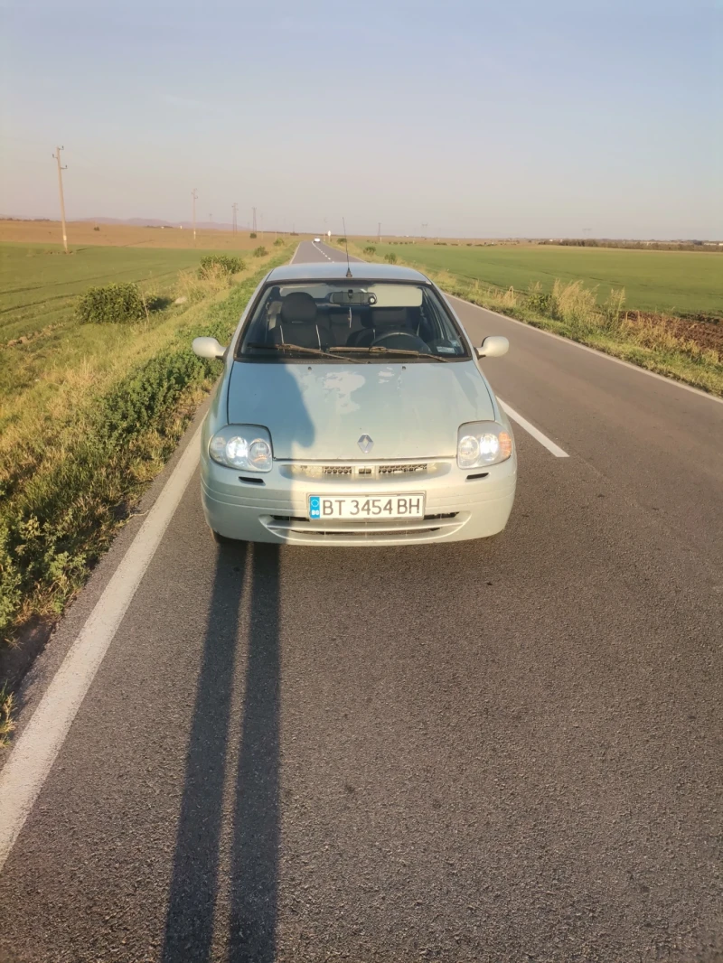 Renault Clio 1.4, снимка 1 - Автомобили и джипове - 48954667