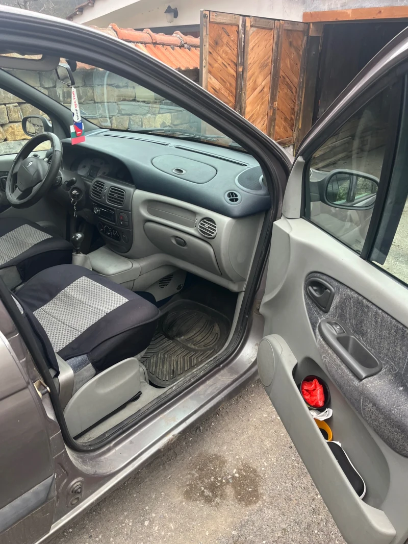 Renault Scenic, снимка 11 - Автомобили и джипове - 49432026