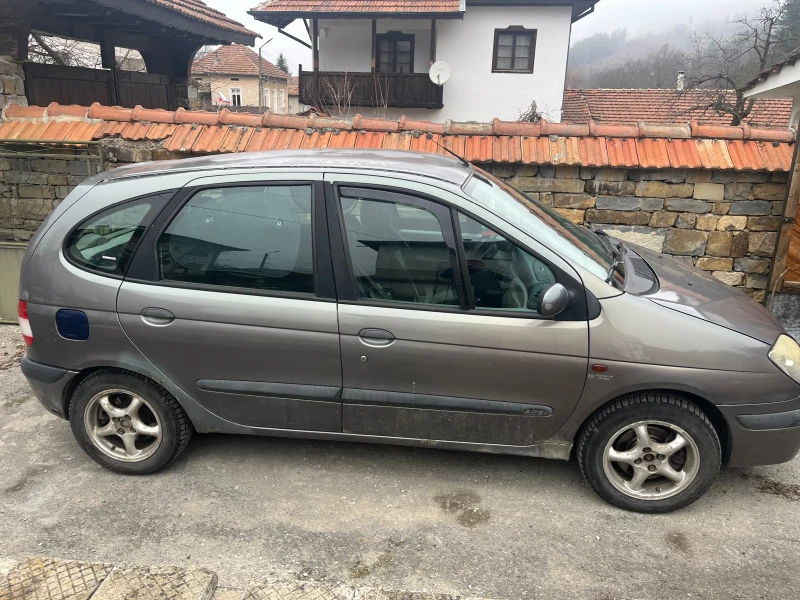 Renault Scenic, снимка 2 - Автомобили и джипове - 49432026