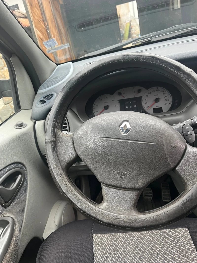 Renault Scenic, снимка 8 - Автомобили и джипове - 49432026