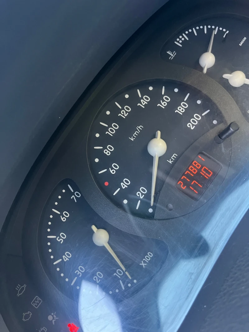 Renault Clio, снимка 7 - Автомобили и джипове - 52171370