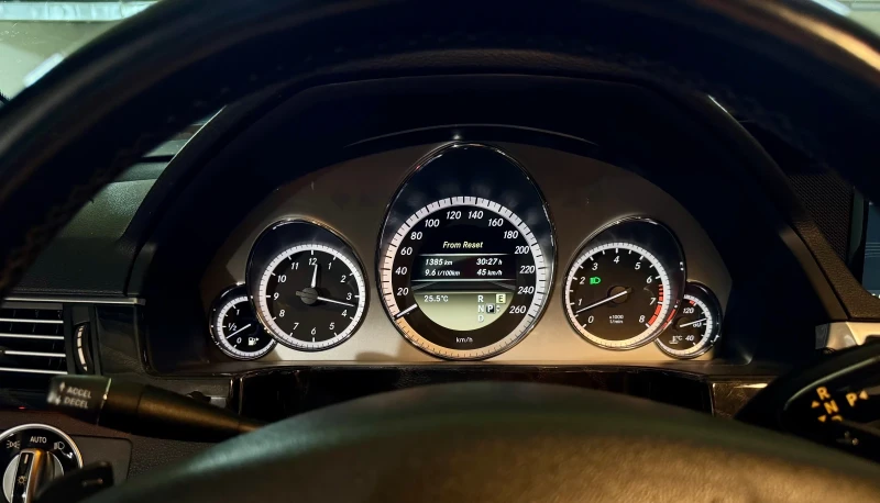 Mercedes-Benz E 300 3.5 V6 4matic, снимка 7 - Автомобили и джипове - 53091048