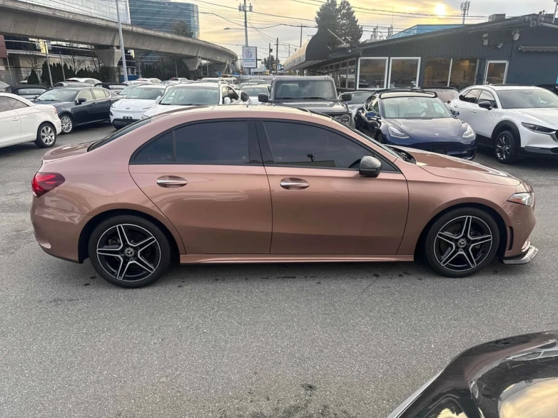 Mercedes-Benz A 220 * 4MATIC Sedan / DISTRONIC / 360 / CARFAX, снимка 3 - Автомобили и джипове - 53233767