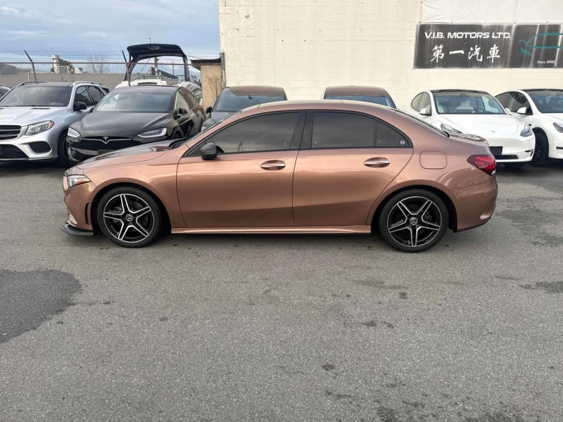 Mercedes-Benz A 220 * 4MATIC Sedan / DISTRONIC / 360 / CARFAX, снимка 2 - Автомобили и джипове - 53233767