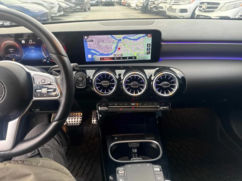 Mercedes-Benz A 220 * 4MATIC Sedan / DISTRONIC / 360 / CARFAX, снимка 9 - Автомобили и джипове - 53233767