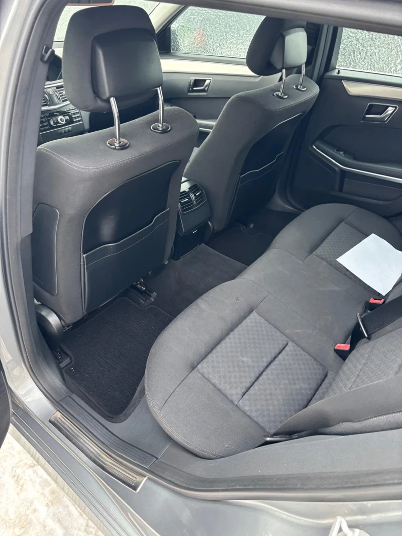 Mercedes-Benz E 250 4 MATIC, снимка 8 - Автомобили и джипове - 53340209