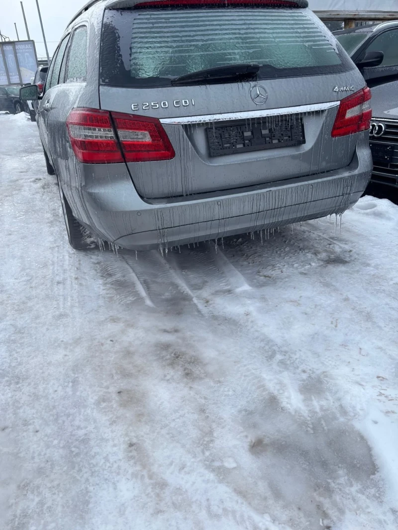 Mercedes-Benz E 250 4 MATIC, снимка 3 - Автомобили и джипове - 53340209