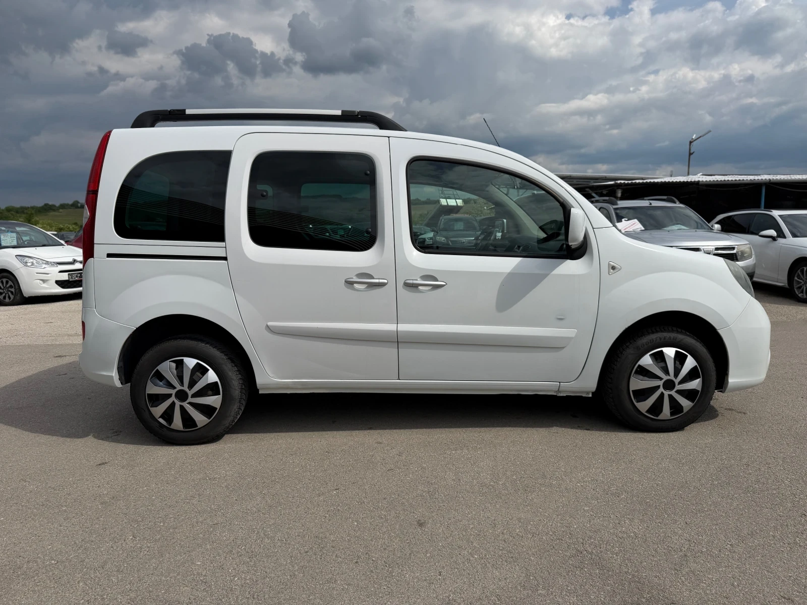 Renault Kangoo 1.5dci, снимка 7 - Автомобили и джипове - 51253104