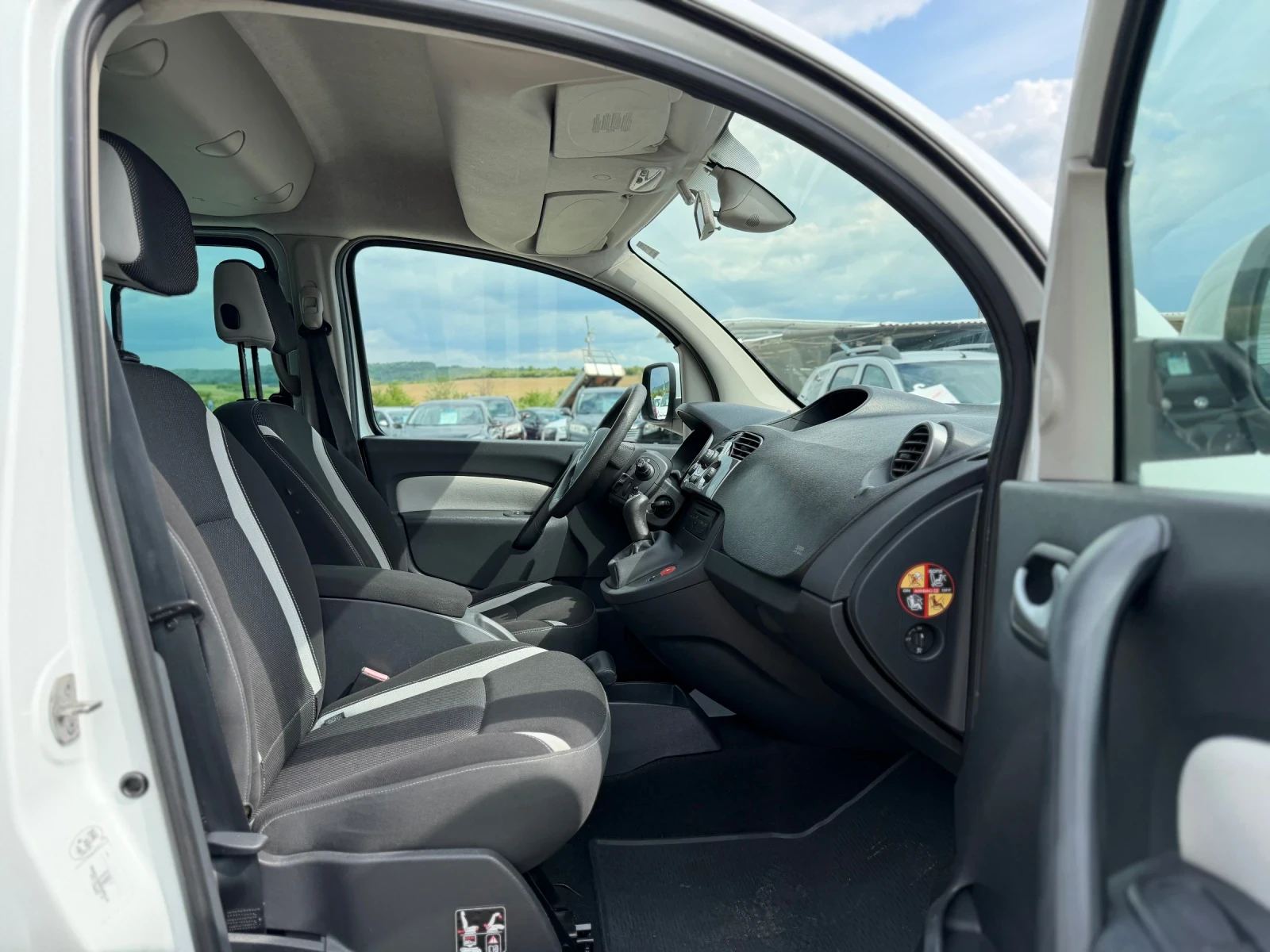 Renault Kangoo 1.5dci, снимка 14 - Автомобили и джипове - 51253104