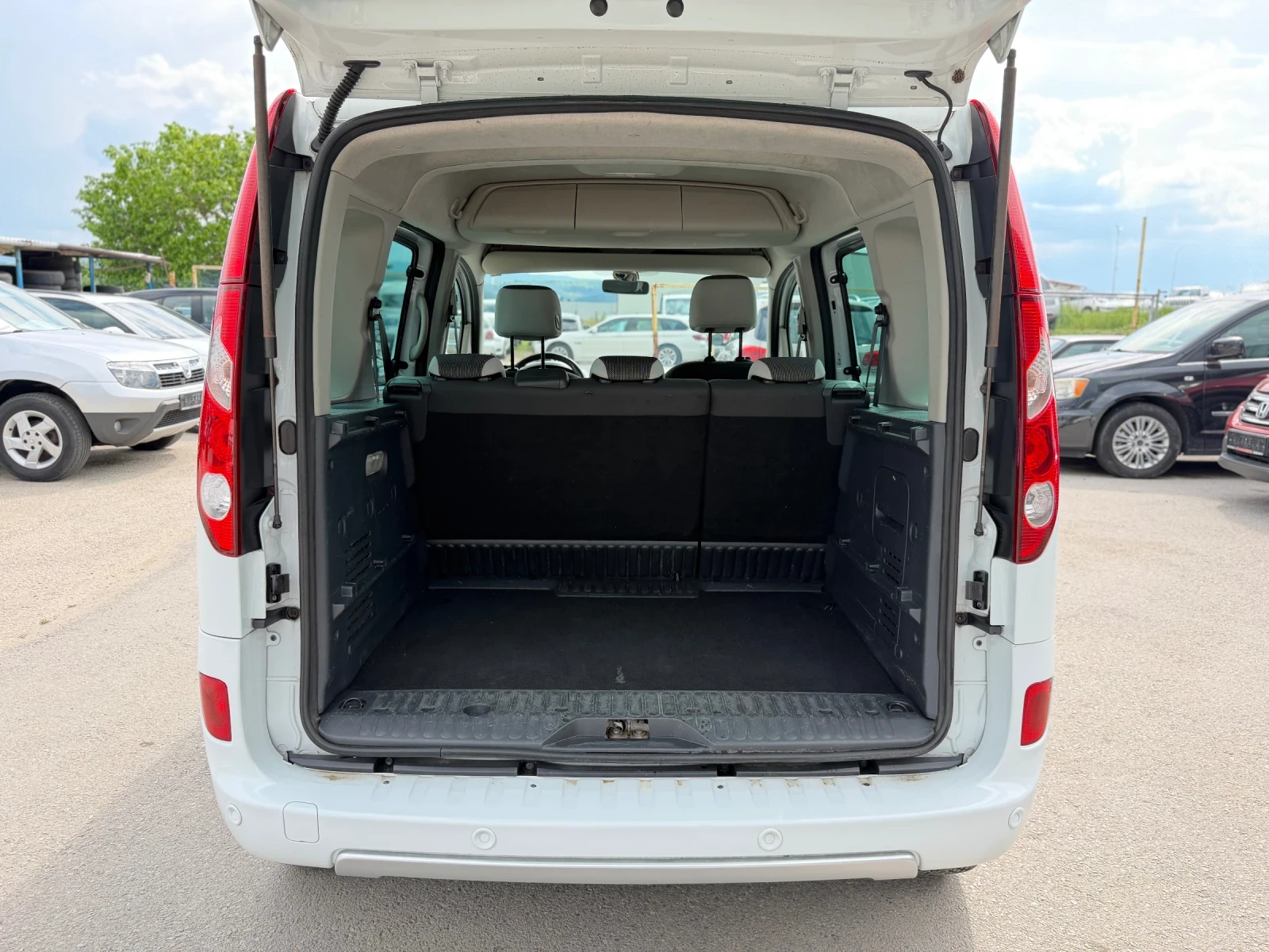 Renault Kangoo 1.5dci, снимка 16 - Автомобили и джипове - 51253104