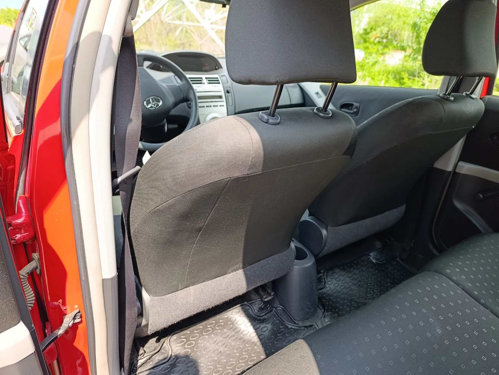 Toyota Yaris  - изображение 5