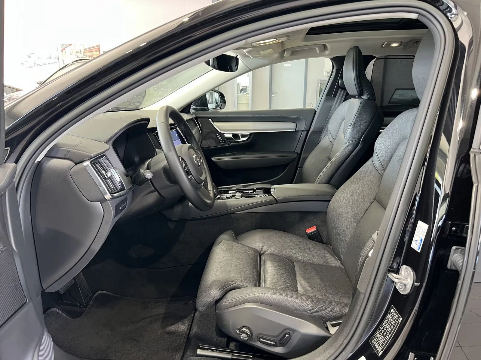 Volvo V90 T6/PLUS-BRIGHT/398HP/PANO/AHK/H&K/MEMO/CAM/311g - изображение 8