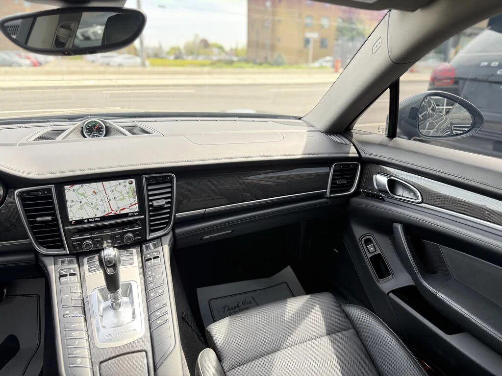 Porsche Panamera * АВТО КРЕДИТ* ЦЕНА ДО БГ * Сервизна история *  - изображение 8