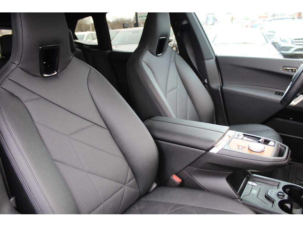 BMW iX M pack* 360* H&K* Carplay* HeadUp* Масаж, снимка 8 - Автомобили и джипове - 54204284