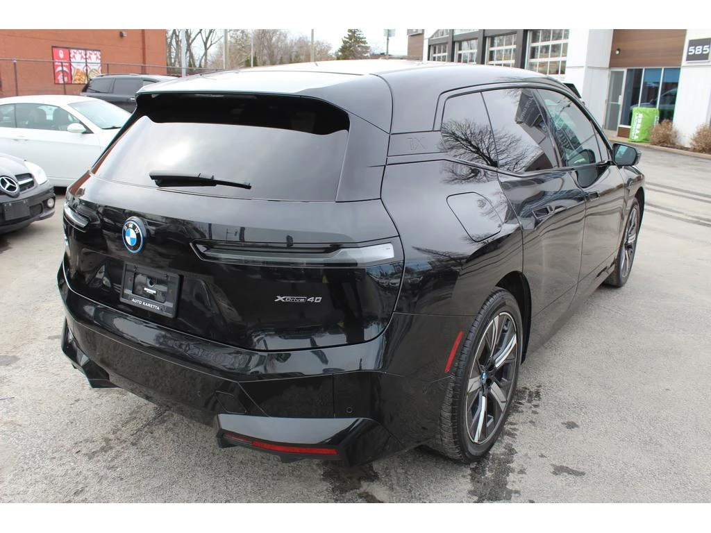 BMW iX M pack* 360* H&K* Carplay* HeadUp* Масаж, снимка 3 - Автомобили и джипове - 54204284