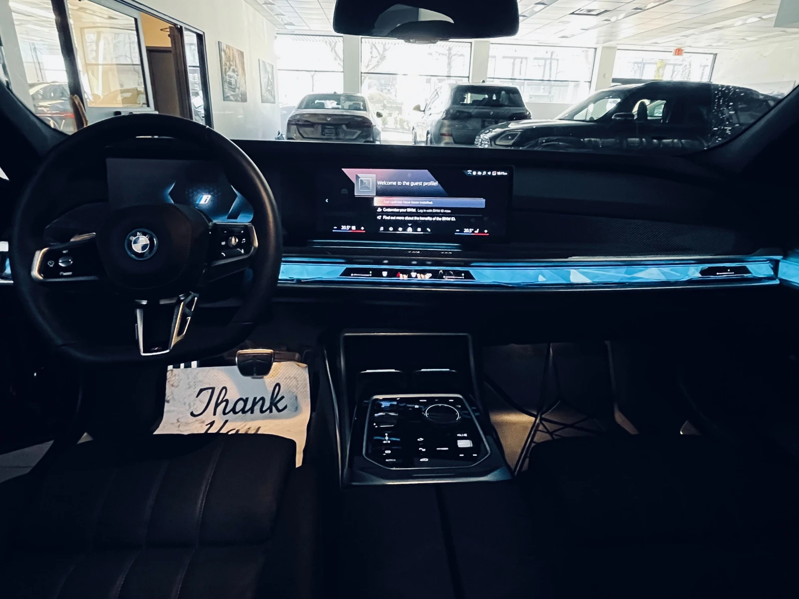BMW i7 xDrive60| SWAROWSKI| SKY LOUNGE| M PKG| ФИКС ЦЕНА, снимка 8 - Автомобили и джипове - 54343446