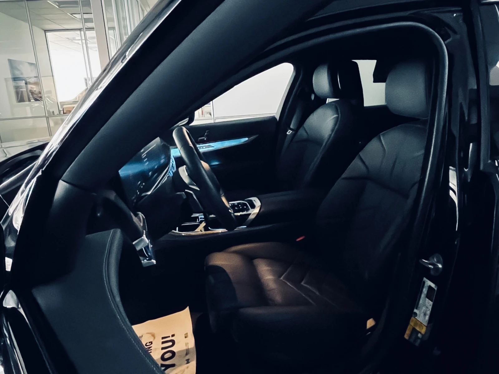 BMW i7 xDrive60| SWAROWSKI| SKY LOUNGE| M PKG| ФИКС ЦЕНА, снимка 14 - Автомобили и джипове - 54343446