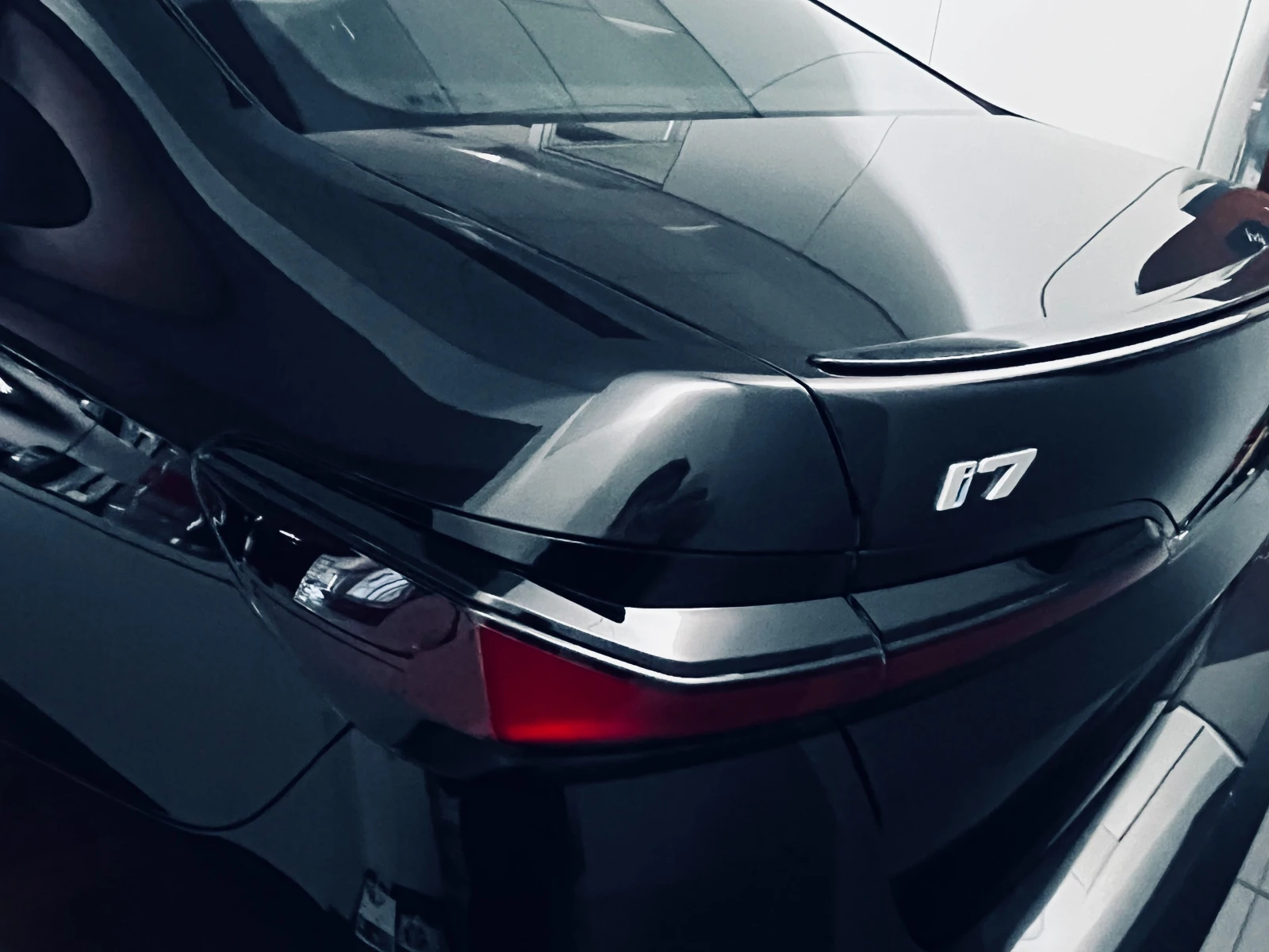 BMW i7 xDrive60| SWAROWSKI| SKY LOUNGE| M PKG| ФИКС ЦЕНА, снимка 5 - Автомобили и джипове - 54343446
