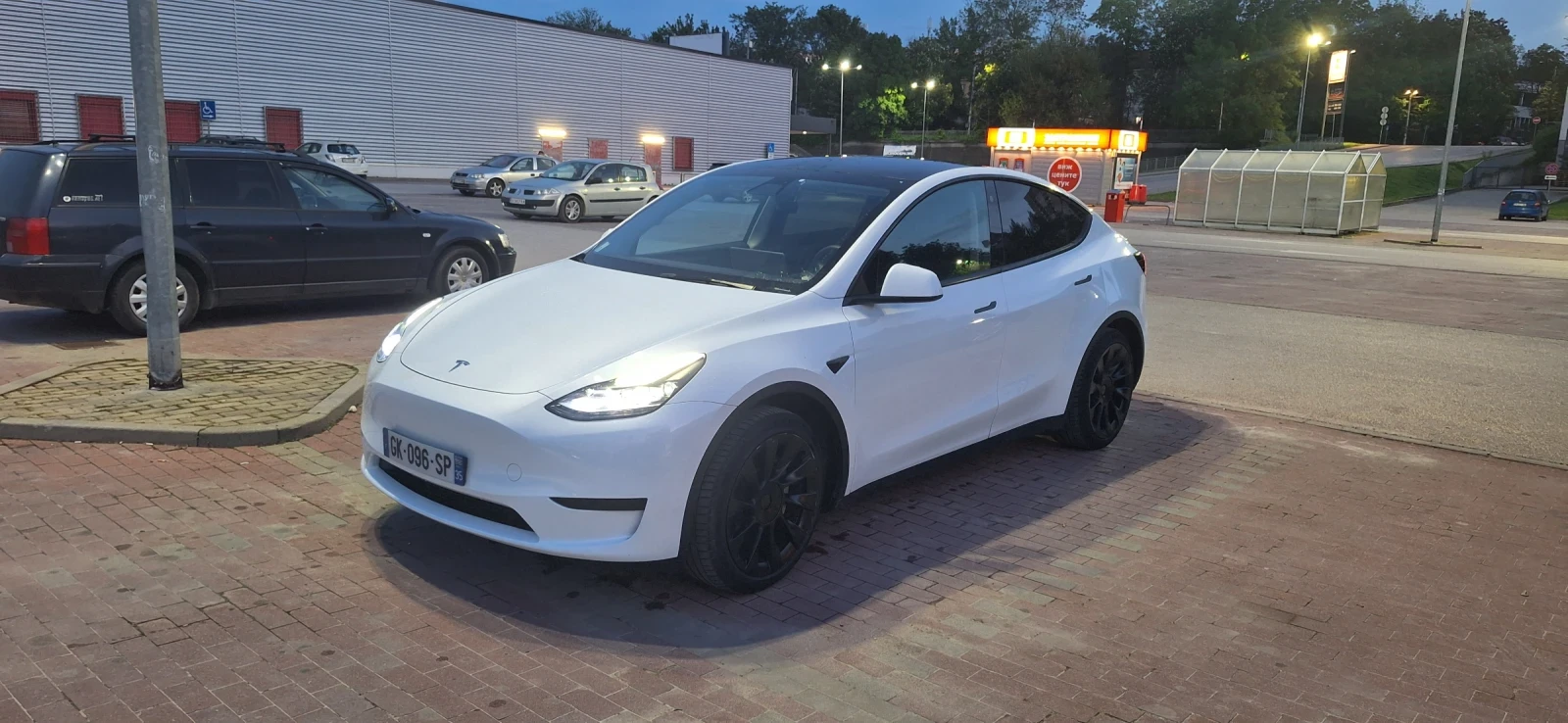 Tesla Model Y LFP, снимка 8 - Автомобили и джипове - 54497038