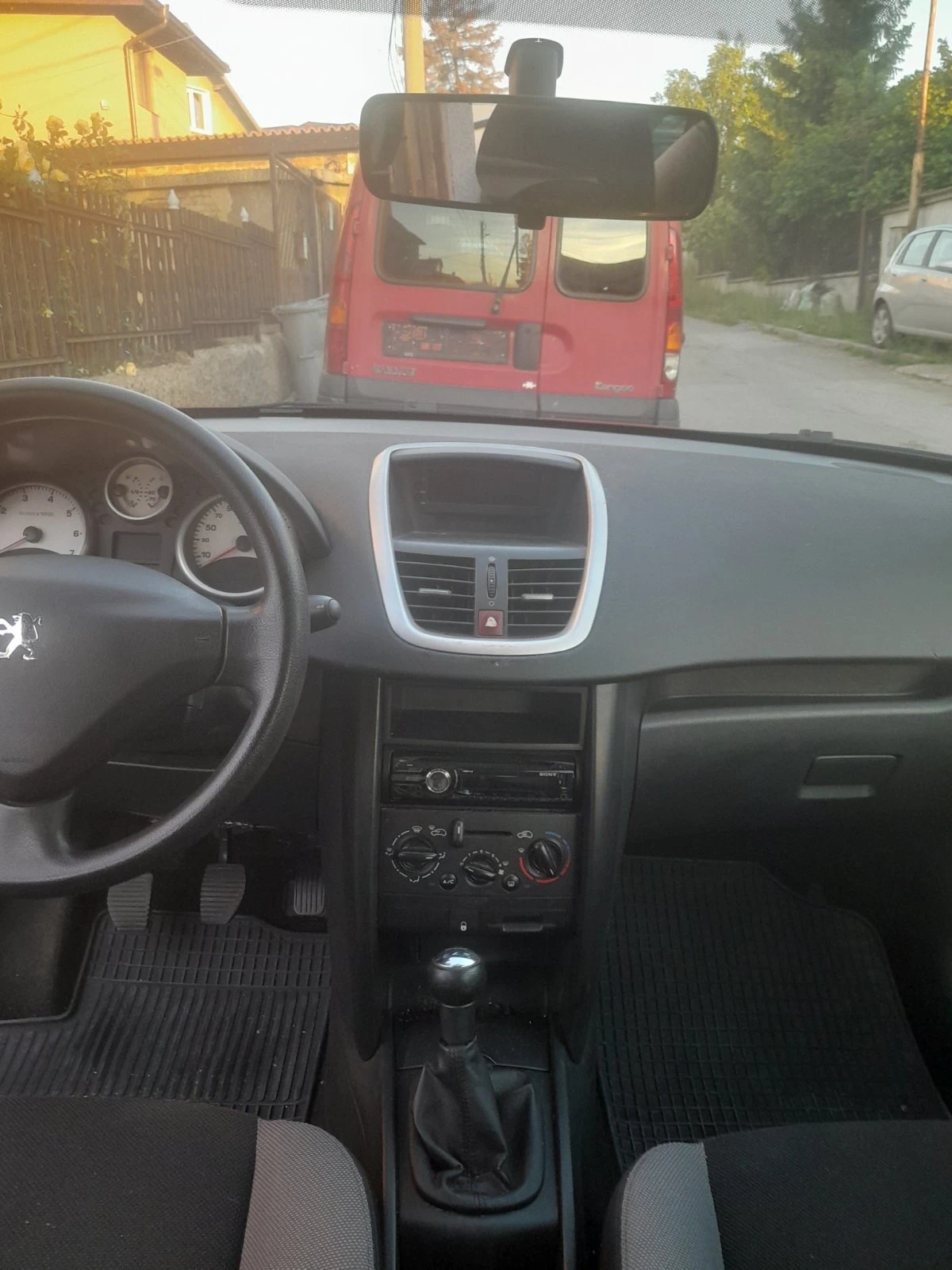 Peugeot 207 1.4, снимка 10 - Автомобили и джипове - 54717753
