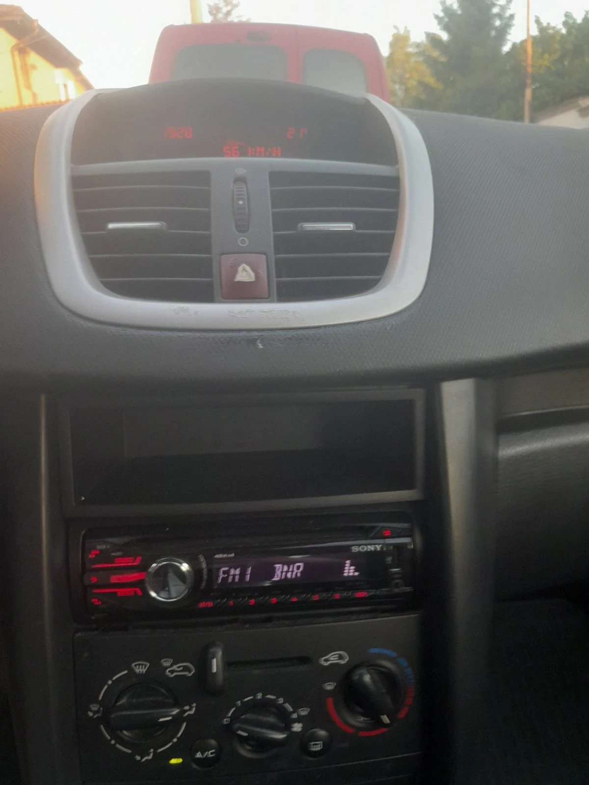 Peugeot 207 1.4, снимка 9 - Автомобили и джипове - 54717753