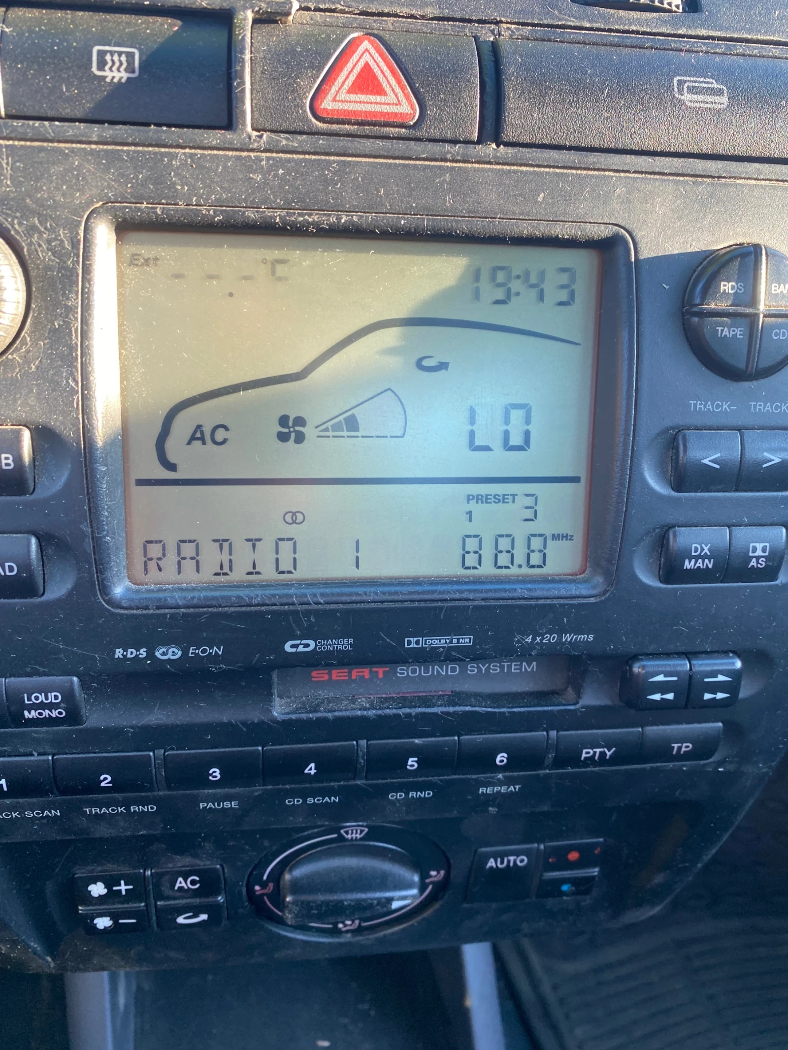 Seat Cordoba 1.9 SDI, снимка 11 - Автомобили и джипове - 55684140